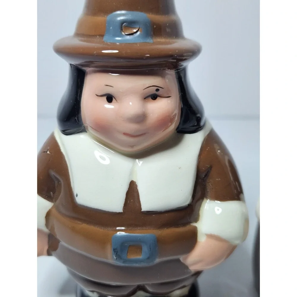 Publix The Pilgrim Pair Thanksgiving Ceramic Salt and Pepper Shakers Vintage